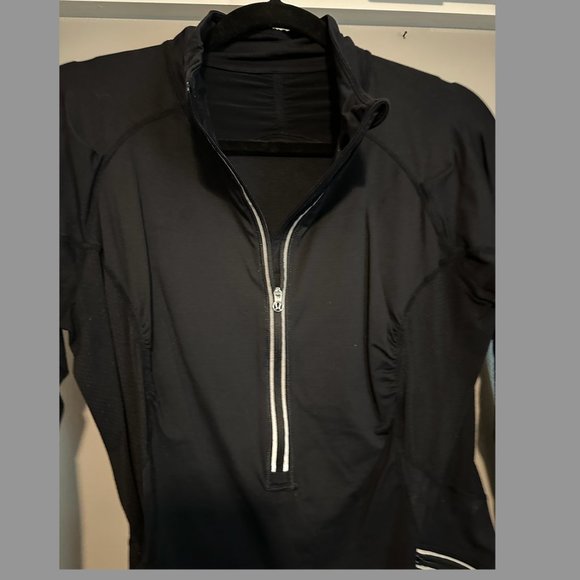 lululemon womens black jacket pullover top size 6, worn once - Picture 3 of 5
